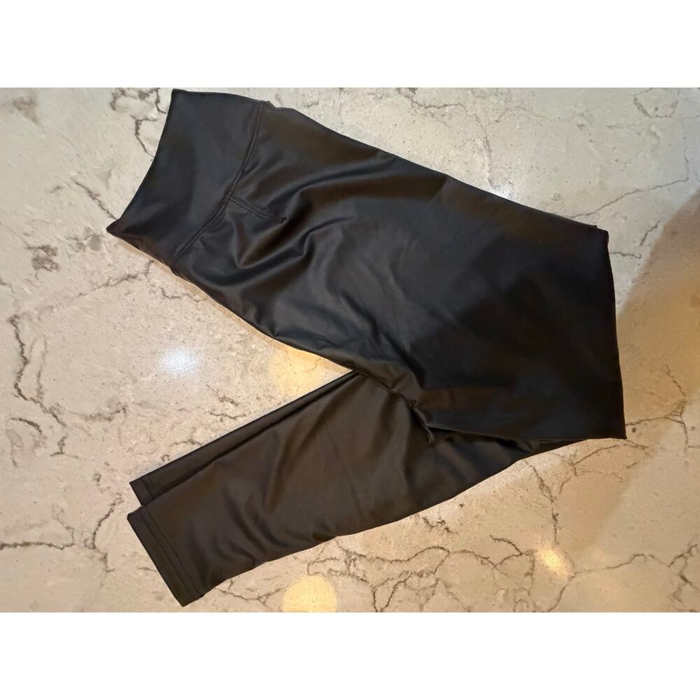 Title: Aerie OFFLINE Black Liquid Leggings Size M ✨ Sleek & Sculpting
